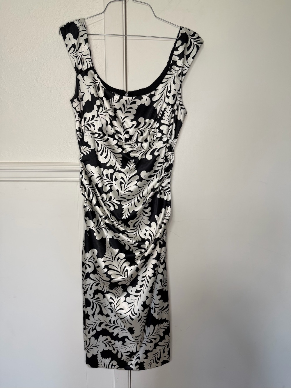 London Times Black & White Floral Scoop-Neck Midi Dress size 10